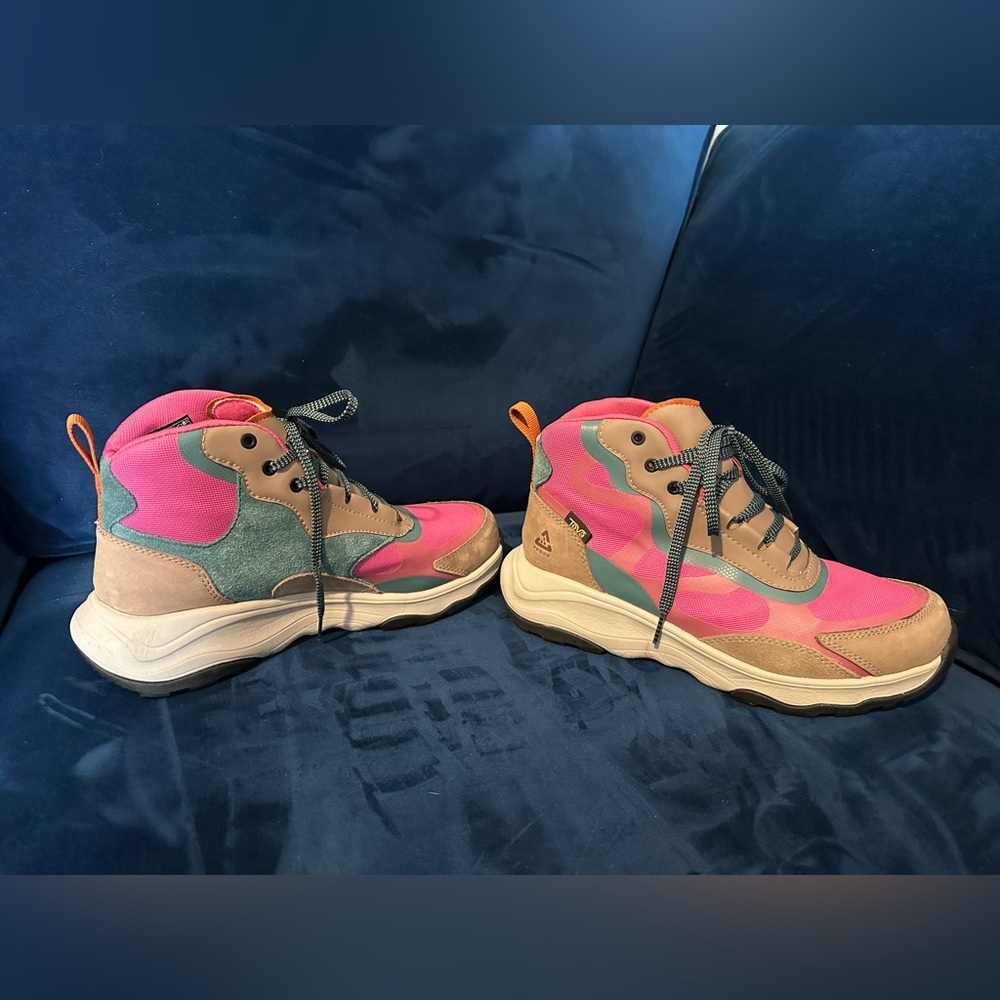 Teva Womens Waterproof Geotrecca Rp Pink, Blue, Tan Hiking Boots US Size 8 - Picture 3 of 13